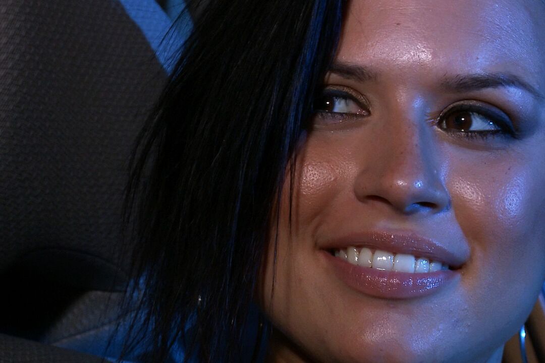 18P Dirty Eva Angelina obtém seus buracos cor-de-rosa rudemente picados em ação sexual BDSM