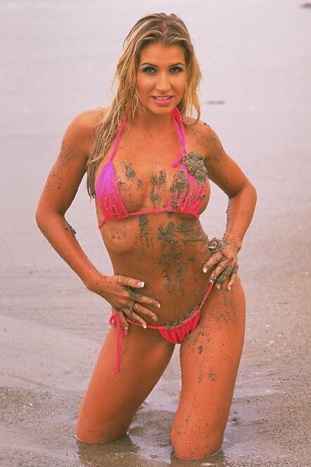 15P Fitness Beauties adorent le surf