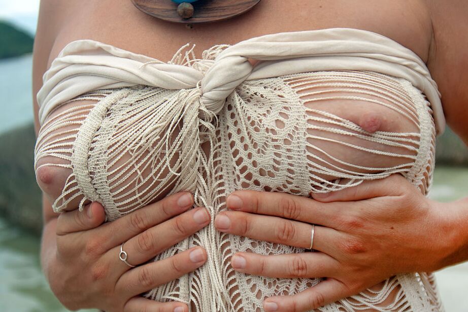 16P Vikatoria denudes herself on the beach and flaunts her huge melons and