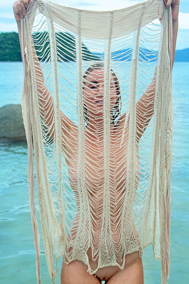 16P Vikatoria denudes herself on the beach and flaunts her huge melons and
