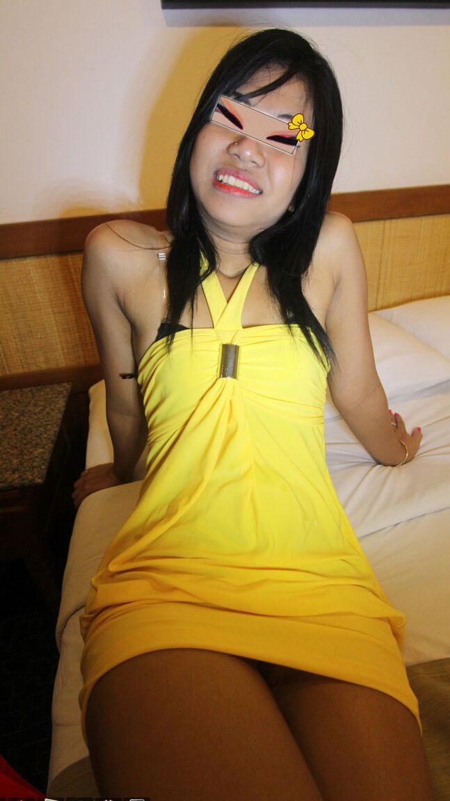15P Pequeña y sexy chica de la playa de Pattaya enamorada total del coño de un rico