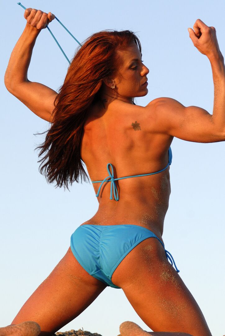 15P Muscularity Tight on the Beach