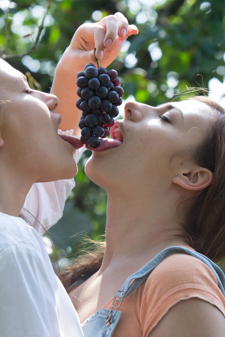 21P Lésbicas colheitadeiras de frutas Subil