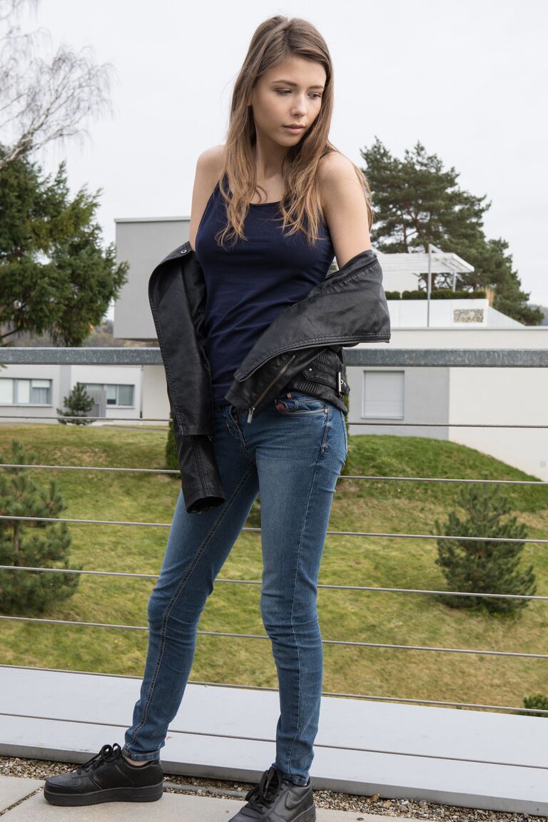 21P Hungarian Honeys Mila Azul