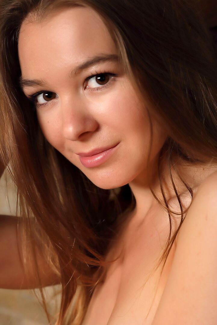 12P Glamour model spreads her legs wide open during a confident nude shoot