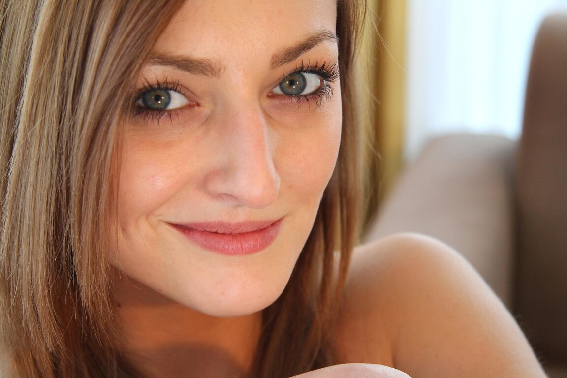 21P Göttin Akte Katy Rose