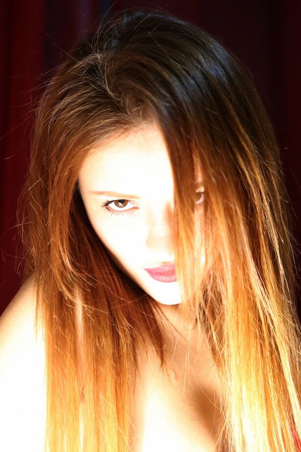 16P Sweet teen Marcy Cat dons red lips before getting butt naked on a bed