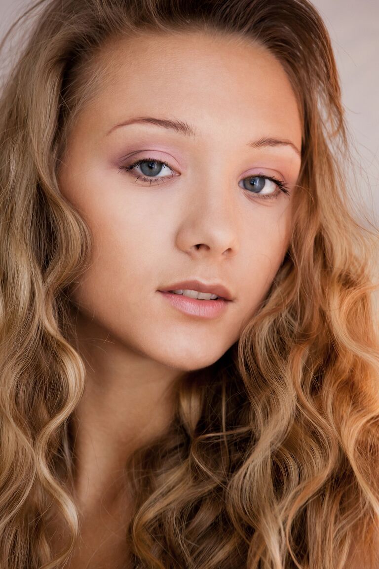 21P Met Art Lucy F