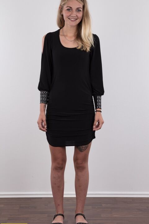 16P La jeune blonde Marcela montre ses tout petits seins en portant un string noir.