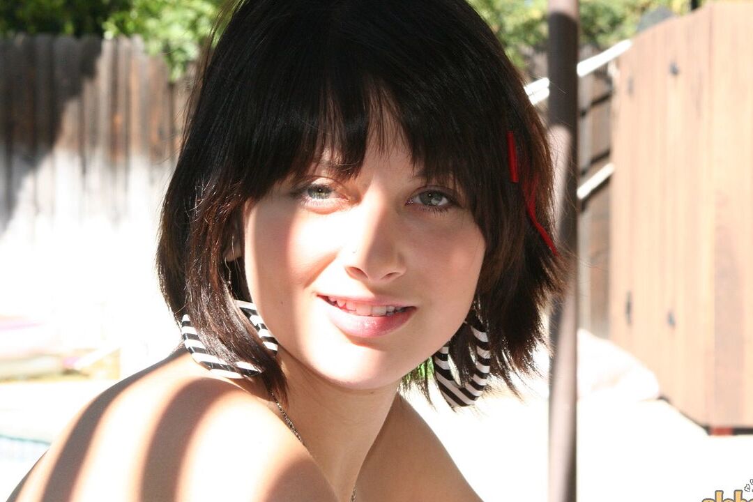 16P Brunette MILF Ellie Idol frees her naked body from bath towel while smoking