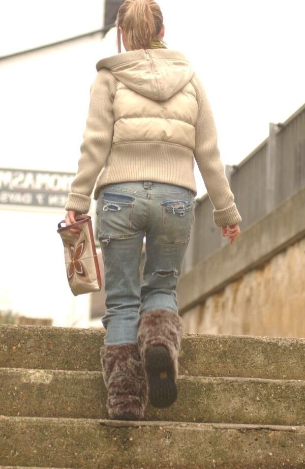 12P Beautiful MILF Carla Brown strips to a scarf after coming in from the cold