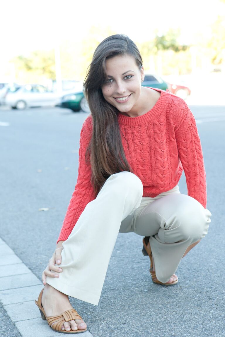 21P A linda adolescente Lorena B exibe seus peitos minúsculos e sua deliciosa buceta aparada