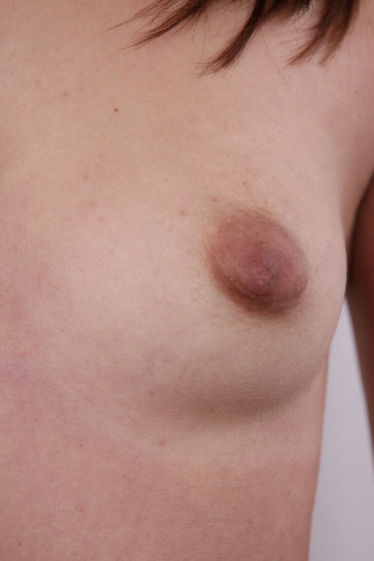 20P First timer sports a touch of lipstick while making her nude modelling debut