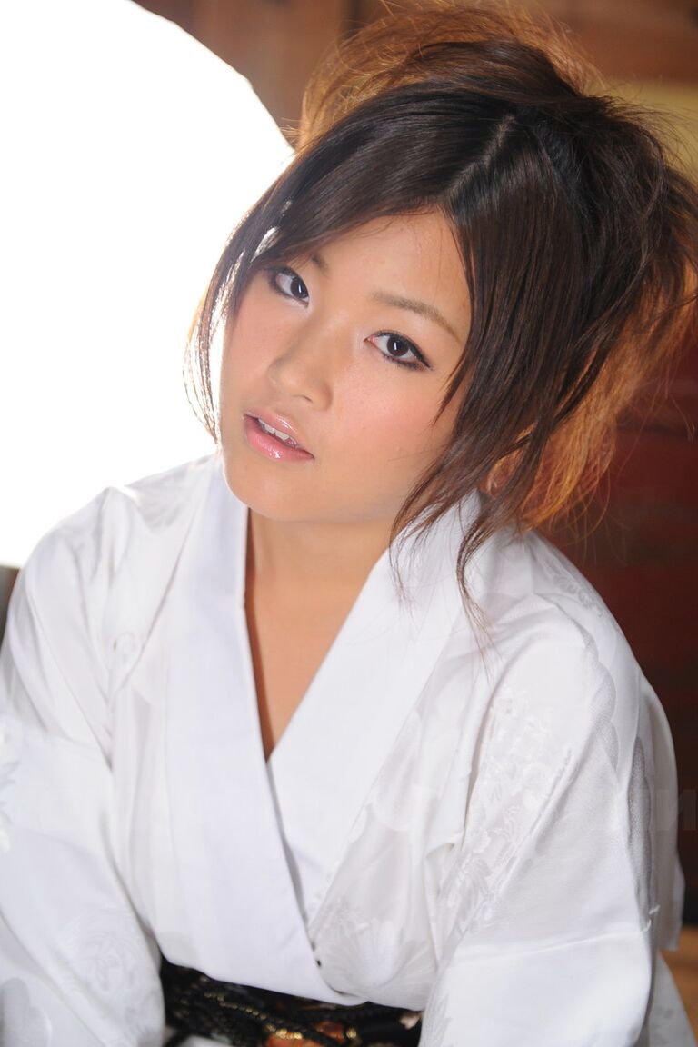 15P Innocent Japanese babe Nene Nagasawa posing in her lovely kimono