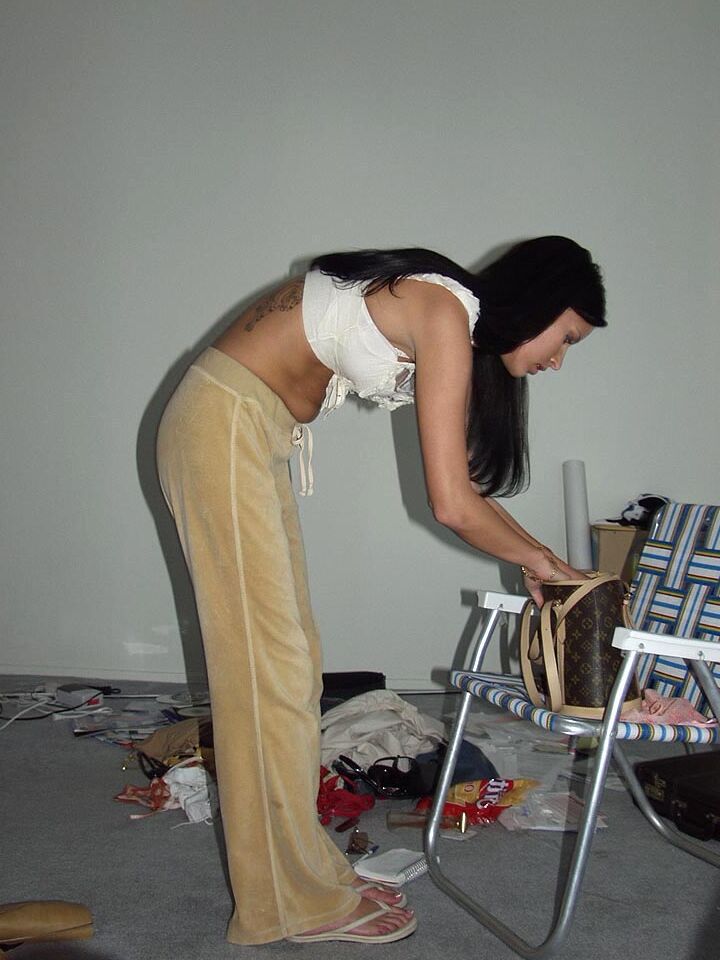 16P Dark haired amateur Isabella pauses to smoke while modelling naked