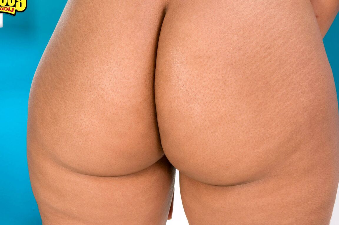16P A deslumbrante Gabrielle Love revela sua bunda gordinha