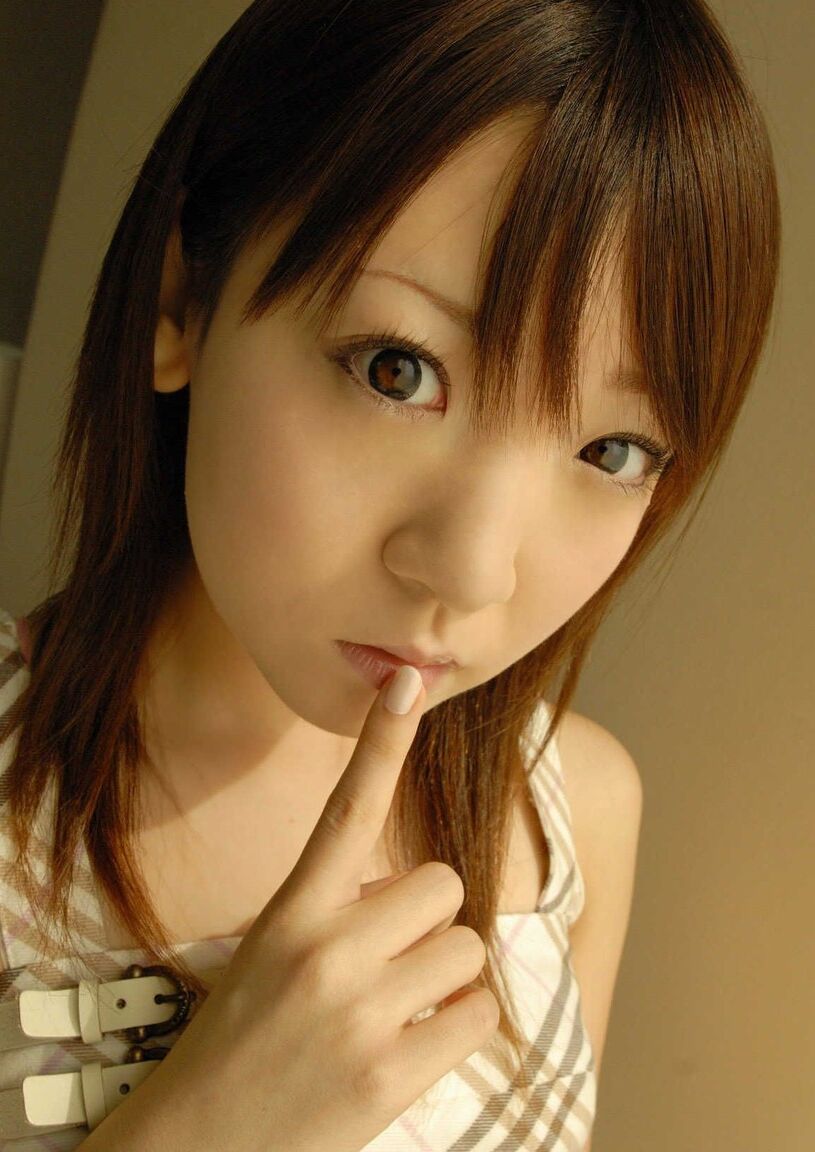 16P A linda adolescente japonesa Azuki tem seus peitos acariciados por seu amante