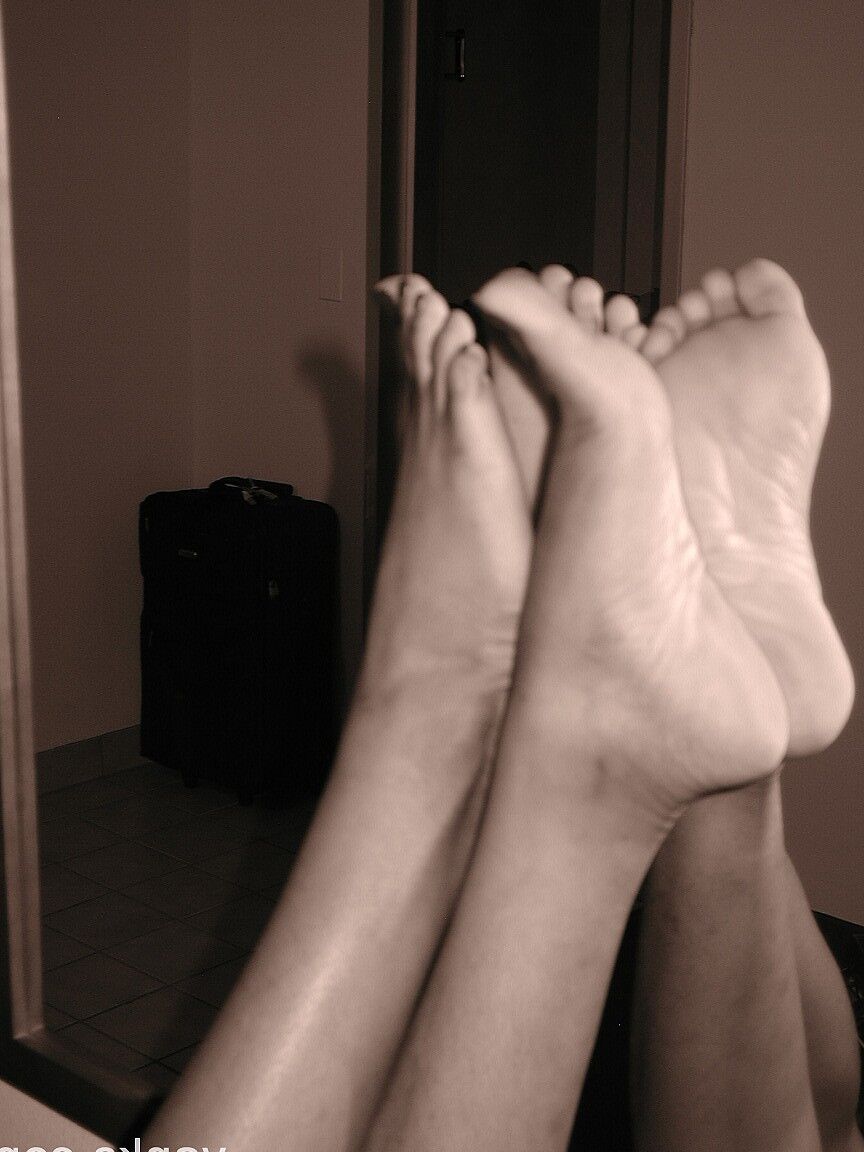 17P Tammy, une amateur ébène, montre ses courbes sexy et se masturbe dans une scène solo