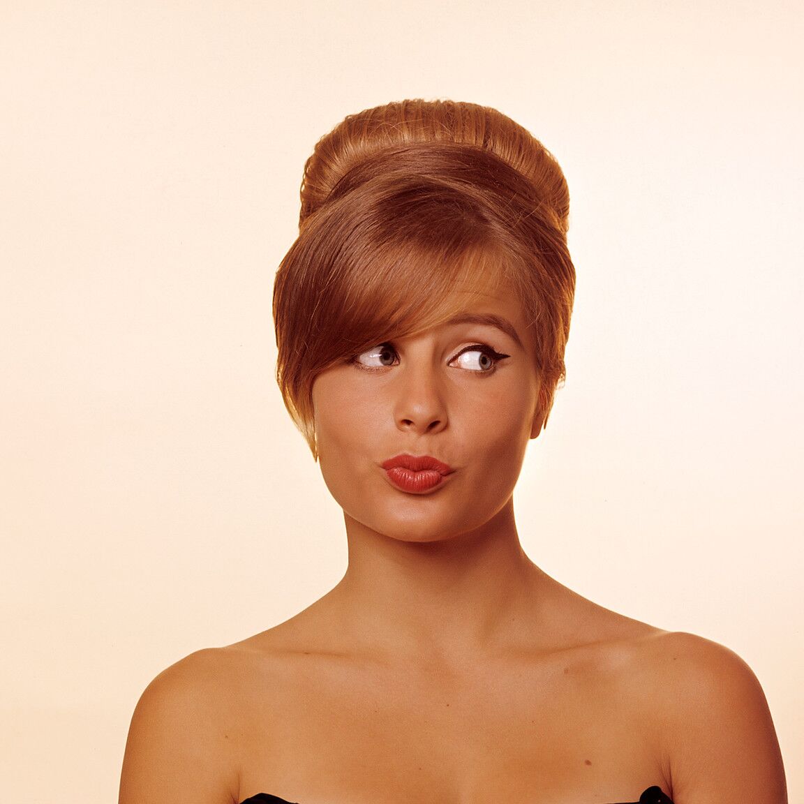 Les mannequins 16P Natural American posent à moitié nus en public pour le magazine Playboy