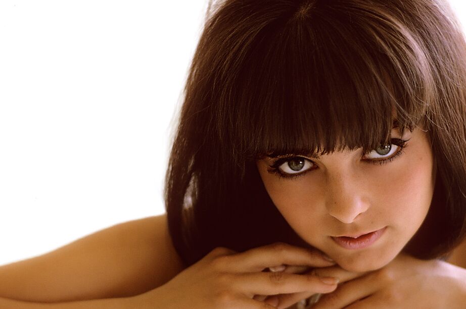 11P British brunete with big natural boobs Dolly Read posing for the adult shoot