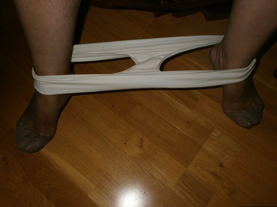 20P Caro, une femme mûre amateur et coquine, révèle et fait plaisir à sa chatte poilue de loup