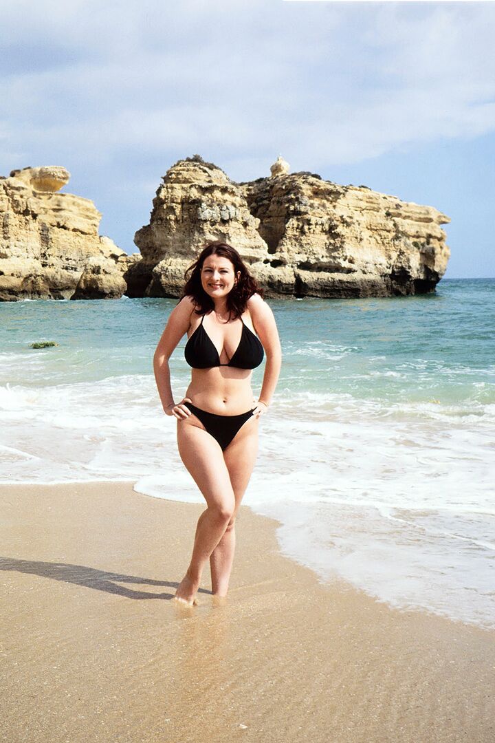 16P Brunette MILF Lorna Morgan releases her nice melons from bikini on a beach