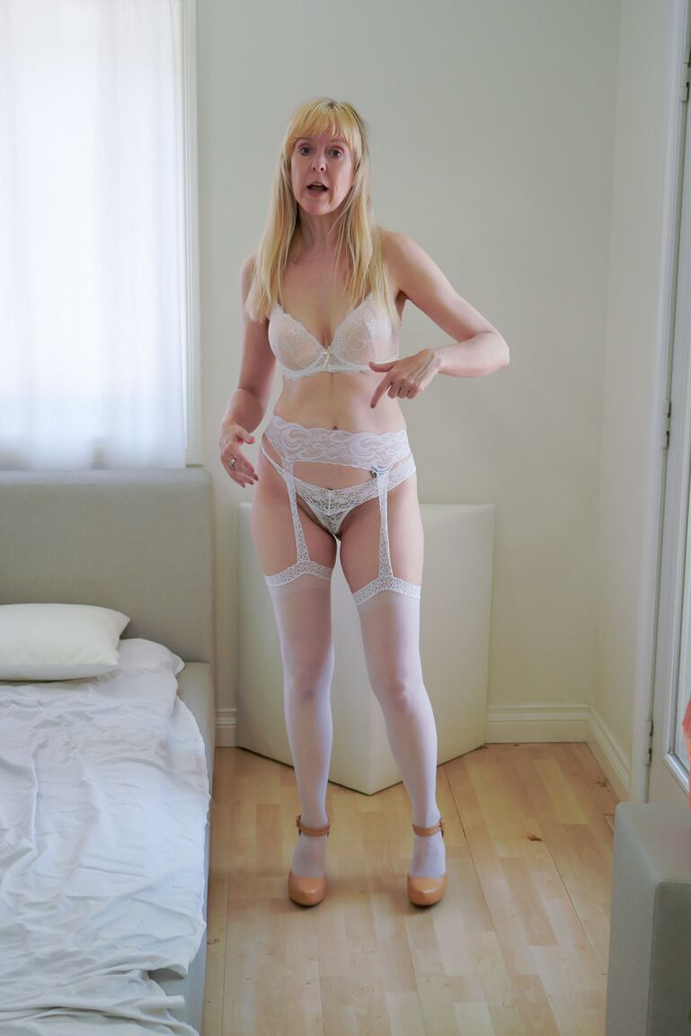 21P Die britische Mutter Jamie Foster gibt einen POV-Blowjob