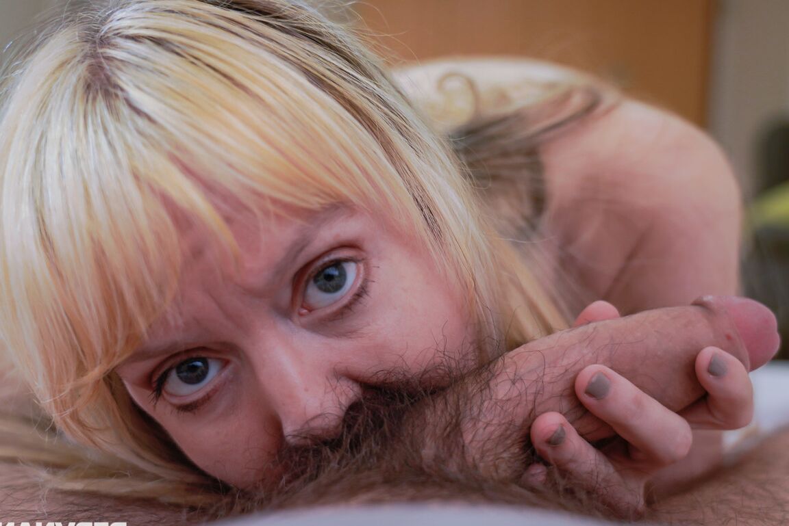 21P Die britische Mutter Jamie Foster gibt einen POV-Blowjob