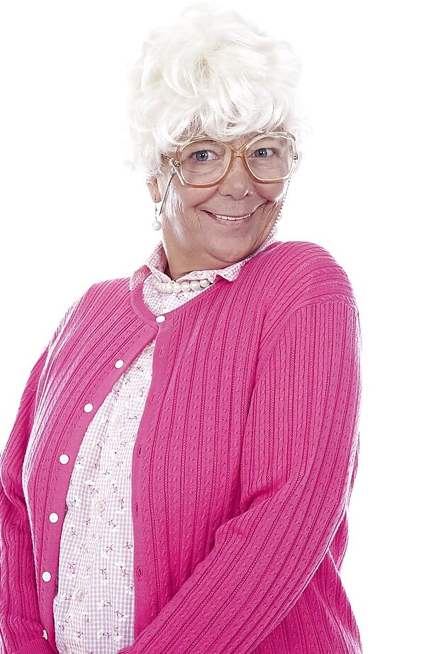 16P Granny estrella porno Karen Summer modelando completamente vestida antes de desnudarse