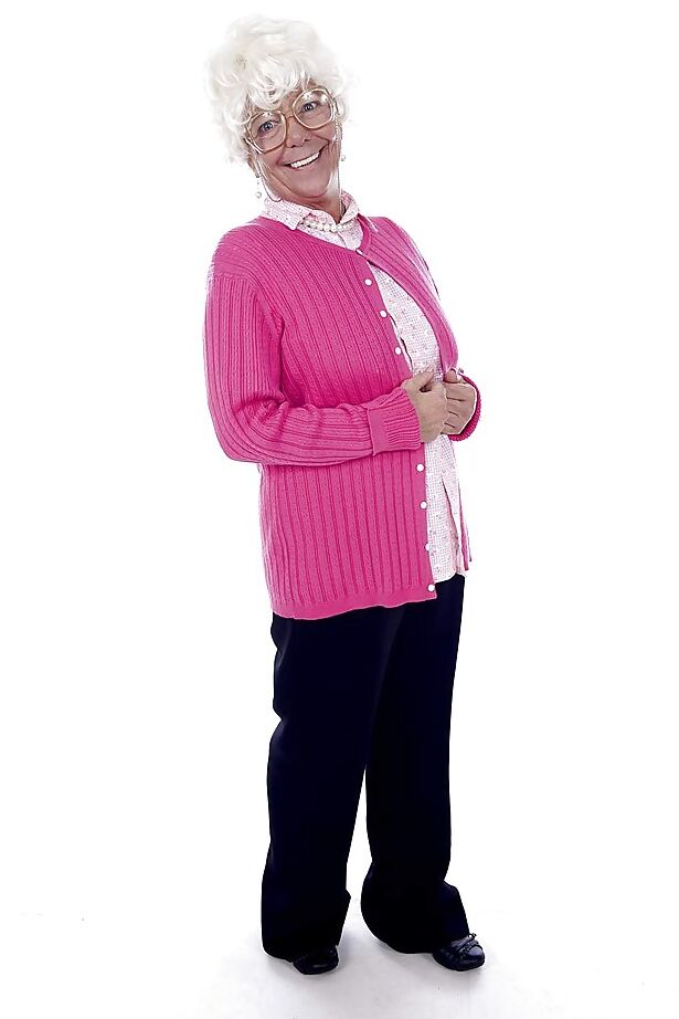 16P Granny estrella porno Karen Summer modelando completamente vestida antes de desnudarse