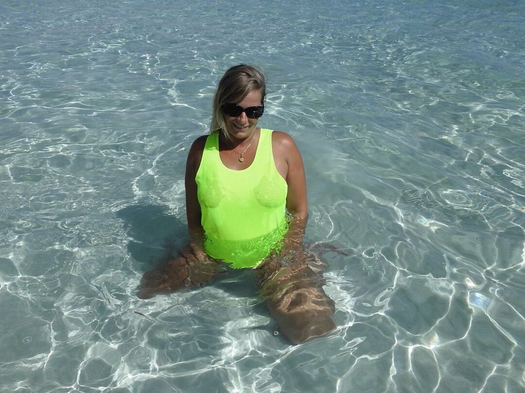 20P Middle-aged blonde Sweet Susi exposes herself in pristine ocean waters