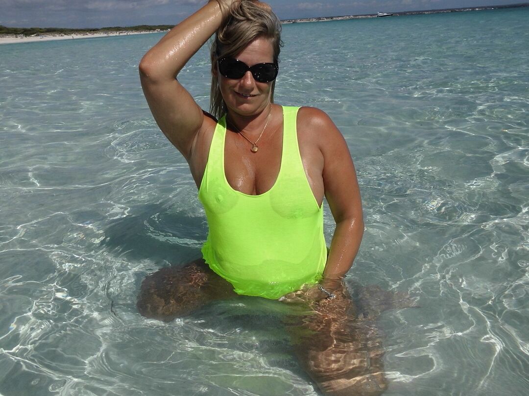 20P Middle-aged blonde Sweet Susi exposes herself in pristine ocean waters