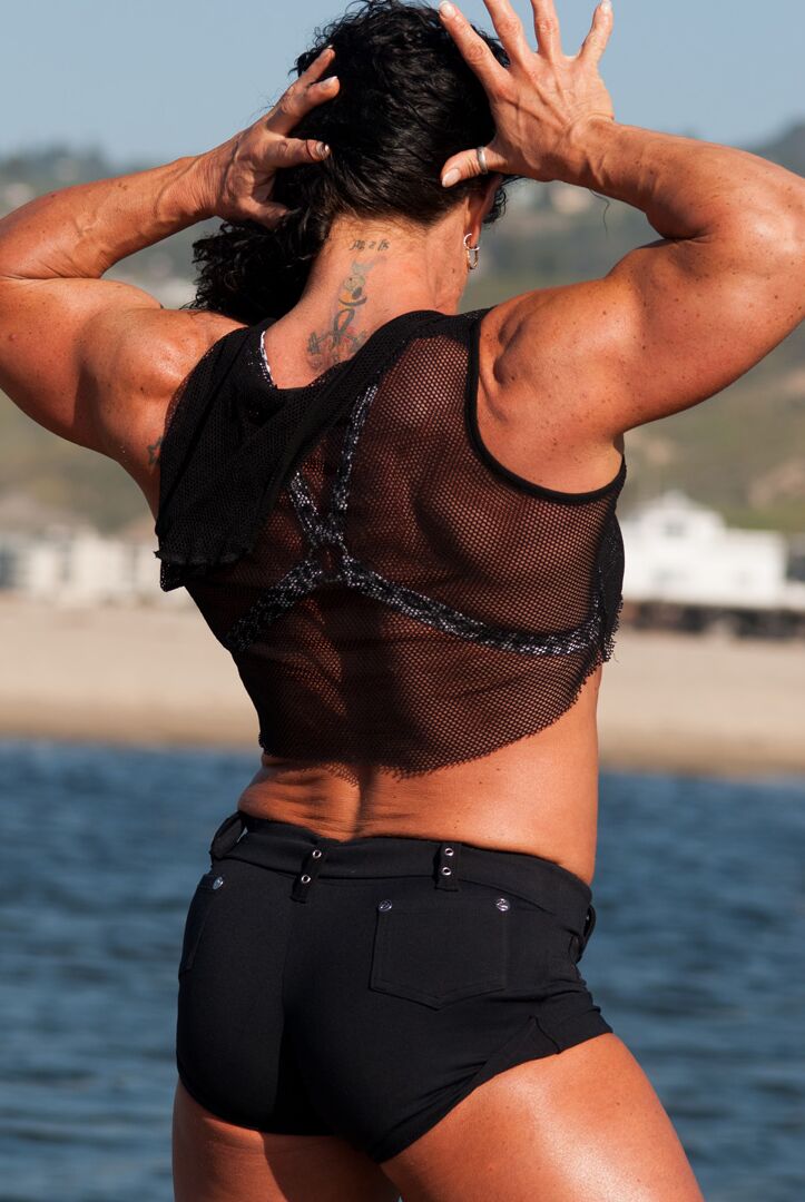 15P Muscularity Most Muscular on Beach