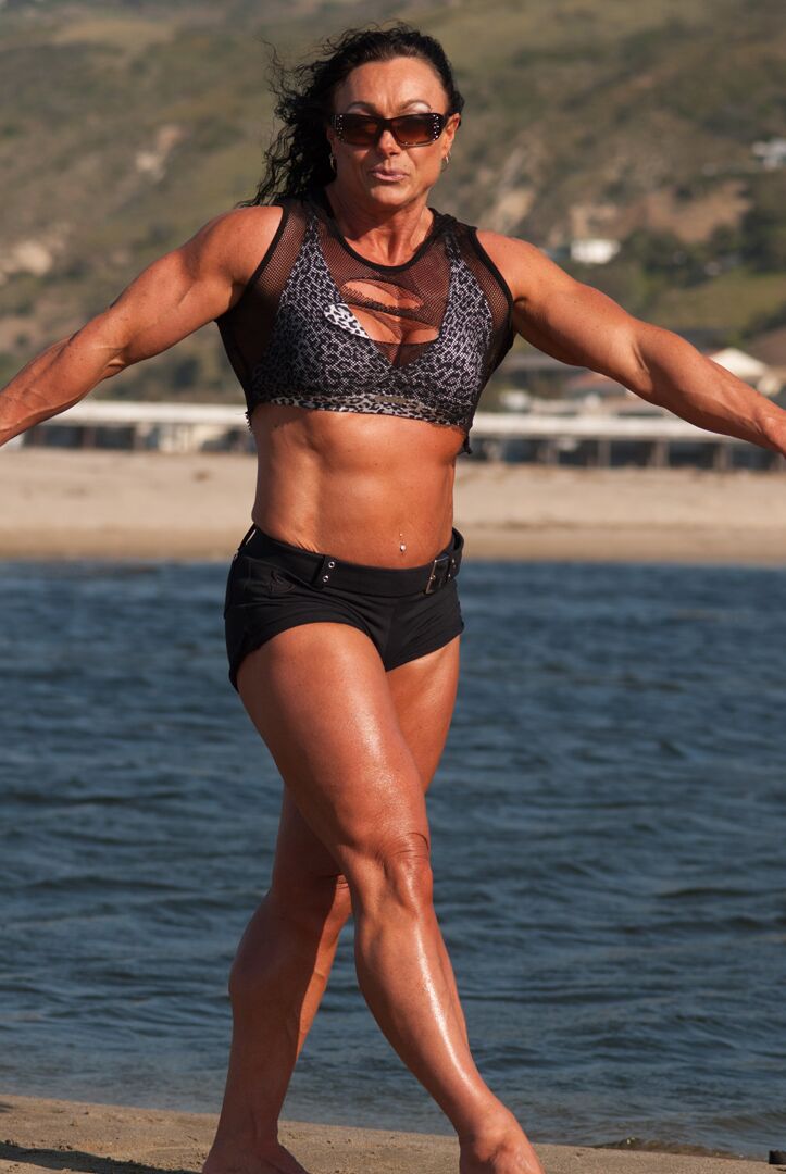 15P Muscularity Most Muscular on Beach