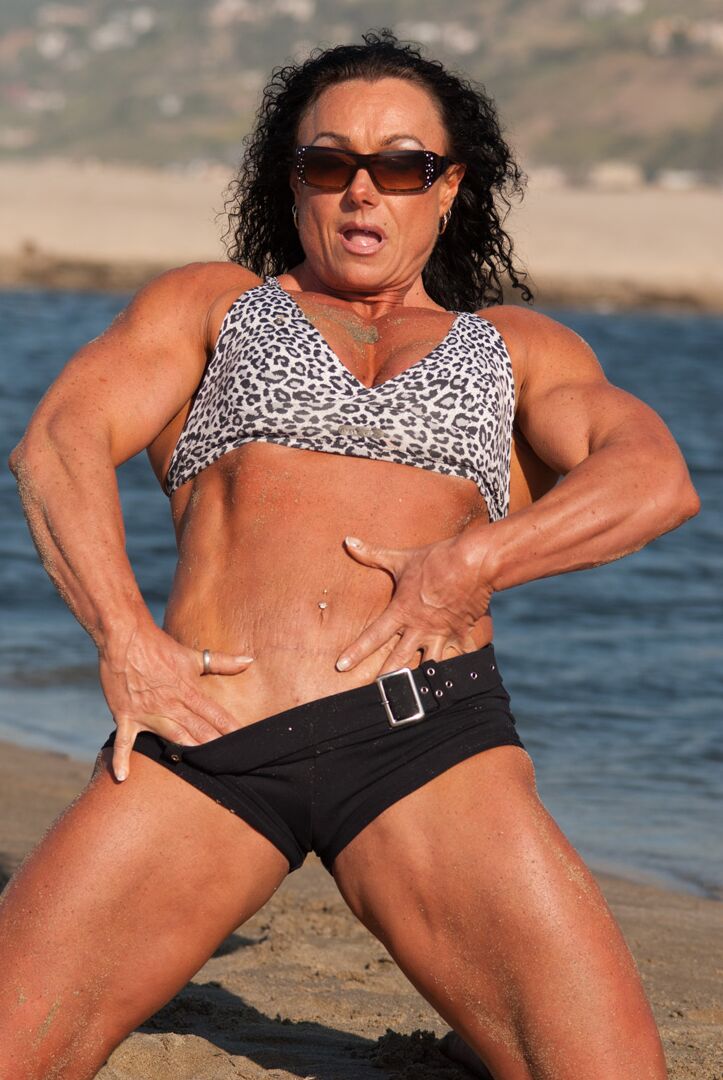 15P Muscularity Most Muscular on Beach
