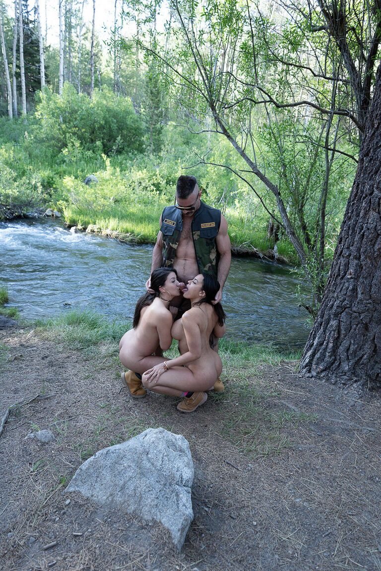 21P MILFs latinas cachondas Natalie Brooks y Luna Star se follan a un excursionista colgado en el bosque