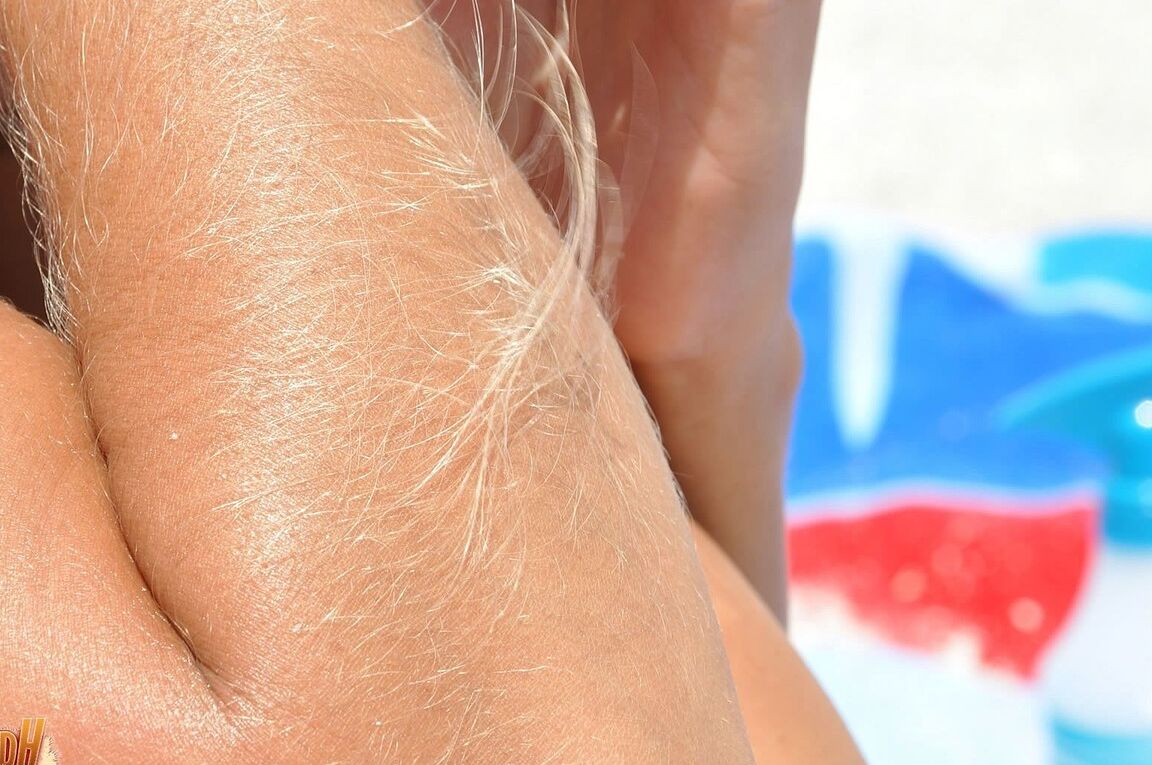 21P American babe in sunglasses Lori Anderson flaunts her tiny tits and hairy arms