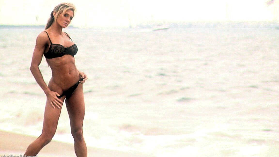21P Bodybuilder Abby Marie flaunts her sturdy body in a black bikini on the beach
