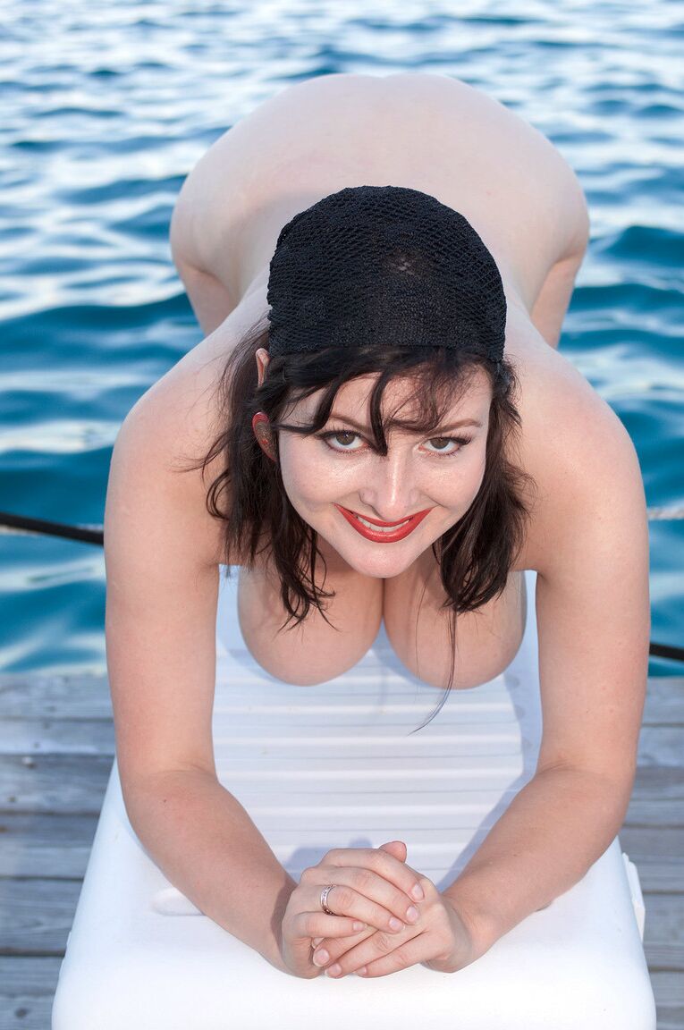 21P Mulher madura Becky Bandini revela suas enormes aldravas
