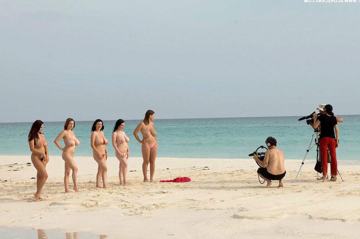 16P Mulheres maduras gostosas tirando biquínis para descobrir peitos grandes na praia