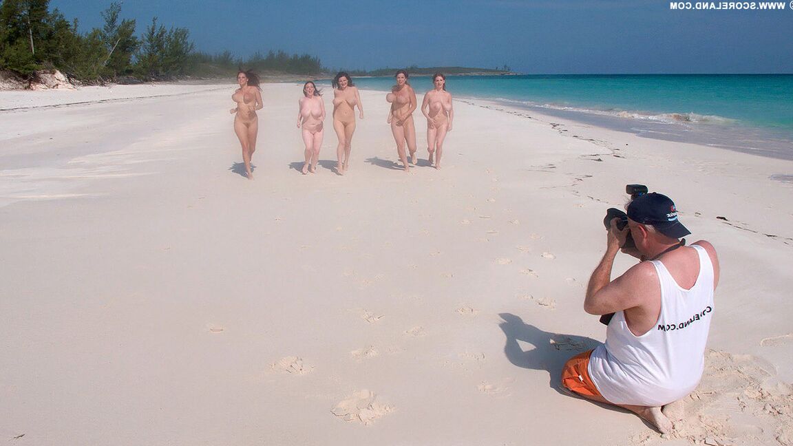 16P Mulheres maduras gostosas tirando biquínis para descobrir peitos grandes na praia