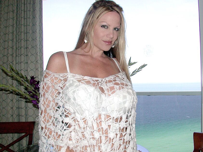 17P Loira gostosa MILF Kelly lança cetim