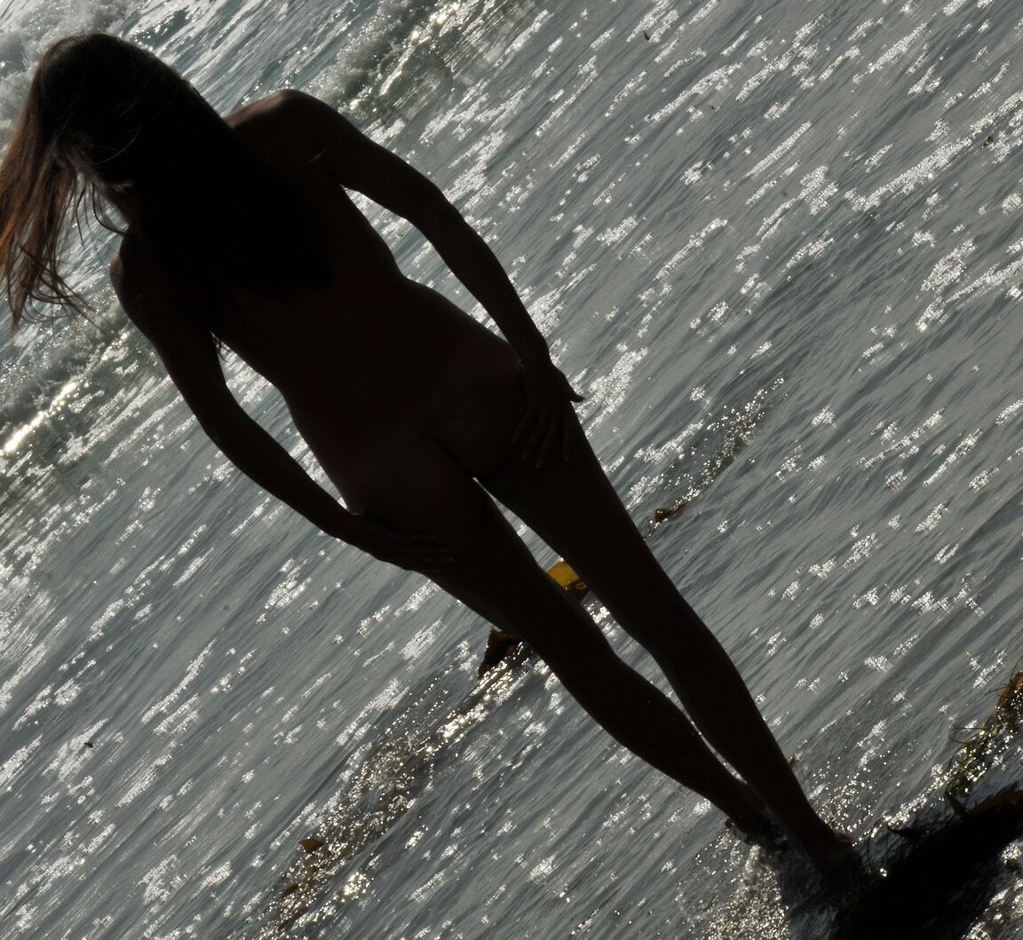 20P A alta nudista Sofie Marie mostra seu corpo esbelto e quente