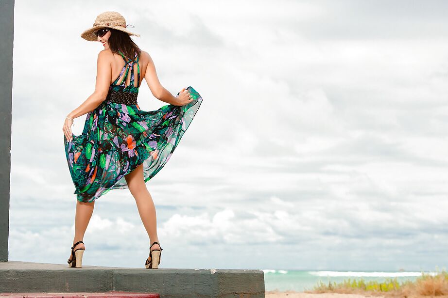 16P Roni keeps amusing us with her fantastic photoshoots around the world