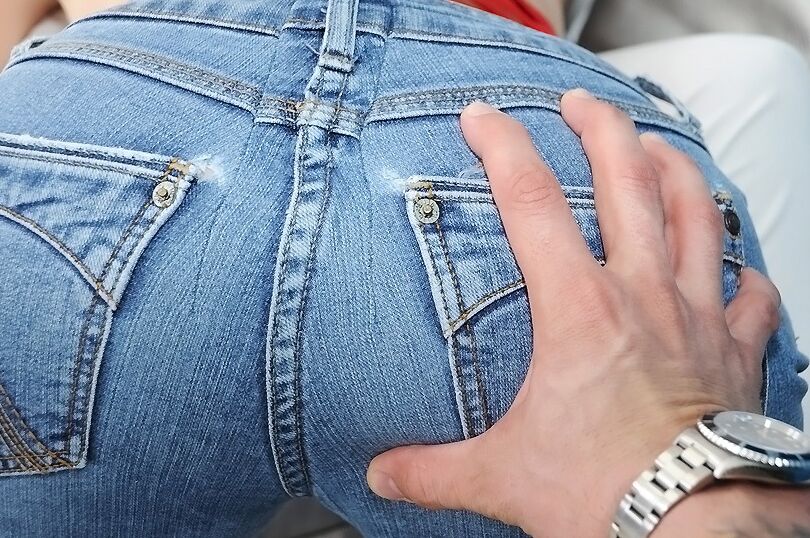 16P 年上の MILF レズビアン Cory Chase