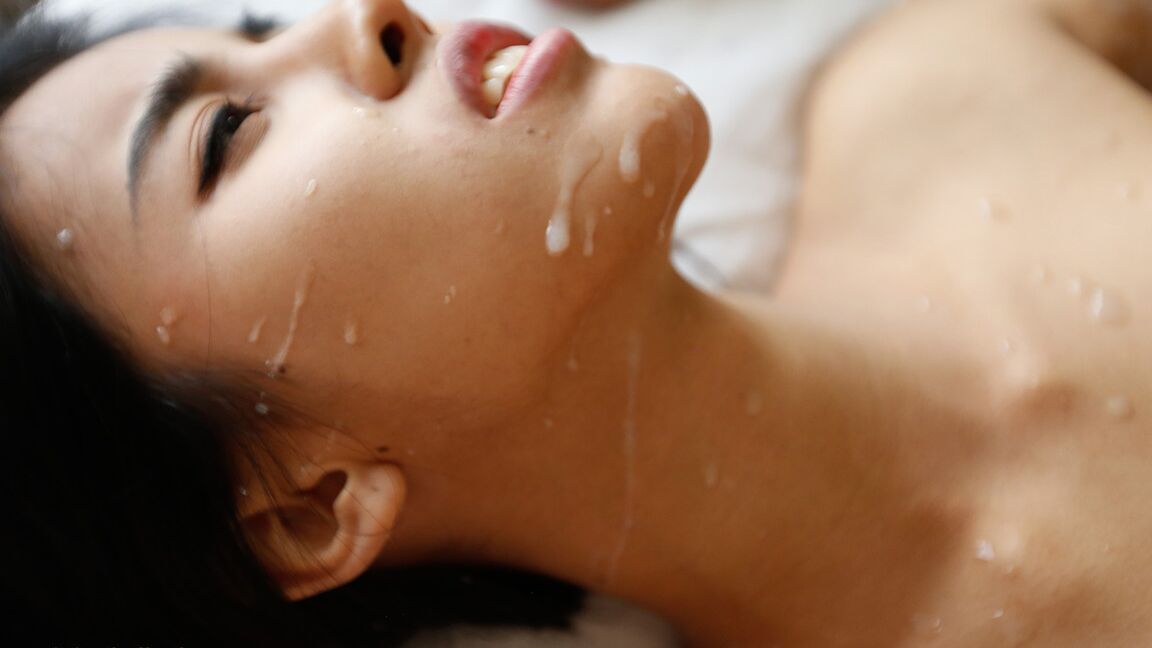 12P Ladyboy tailandês magro de 19 anos chupa pau branco