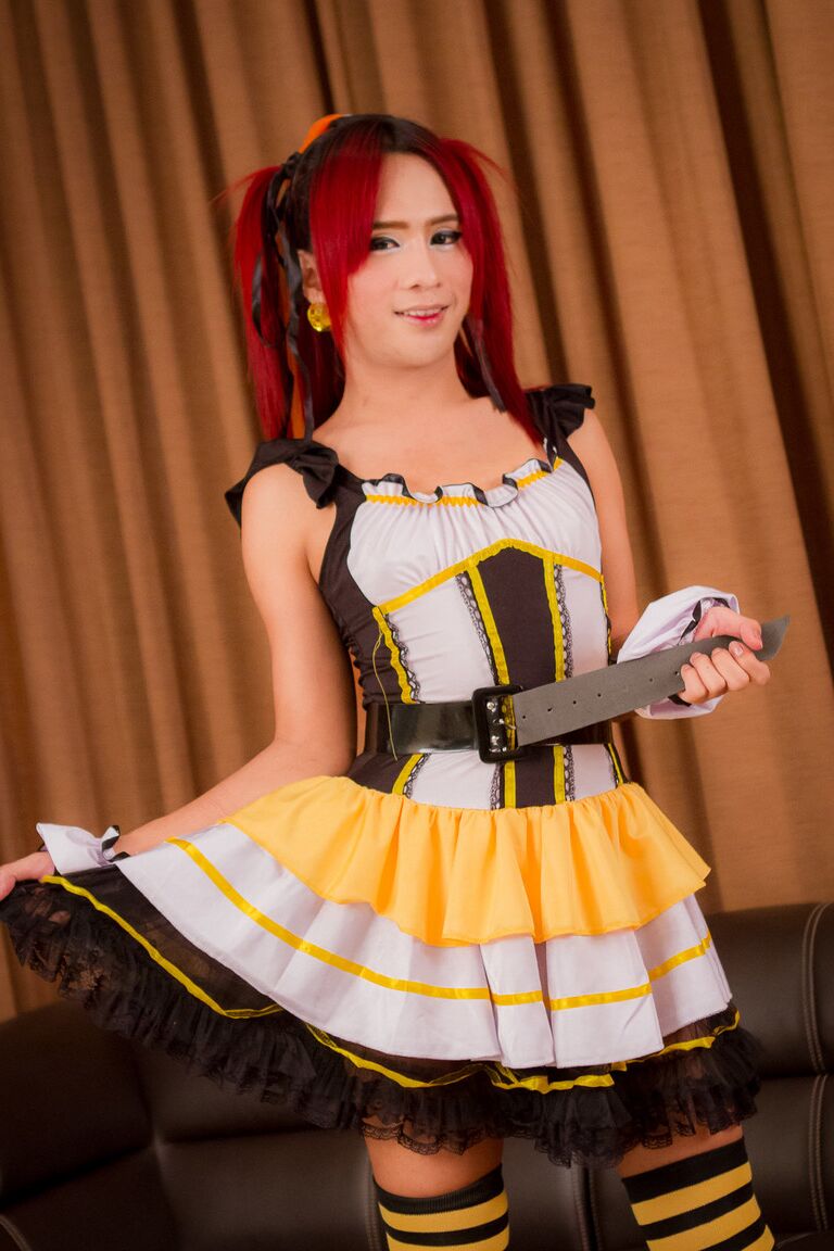 21P Cosplaying shemale Nam wears a buttplug while playing with her cock