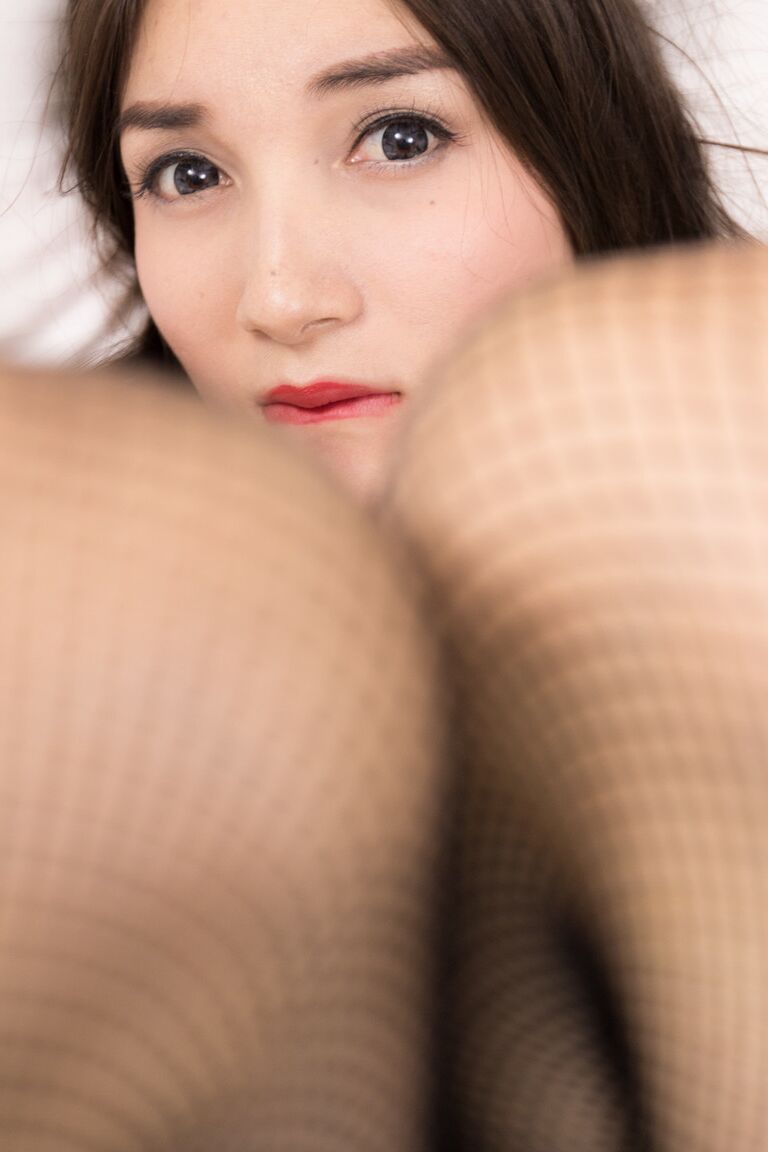 19P Regardez Ladyboy Pangrum se déshabiller pour vous et se faire bien baiser