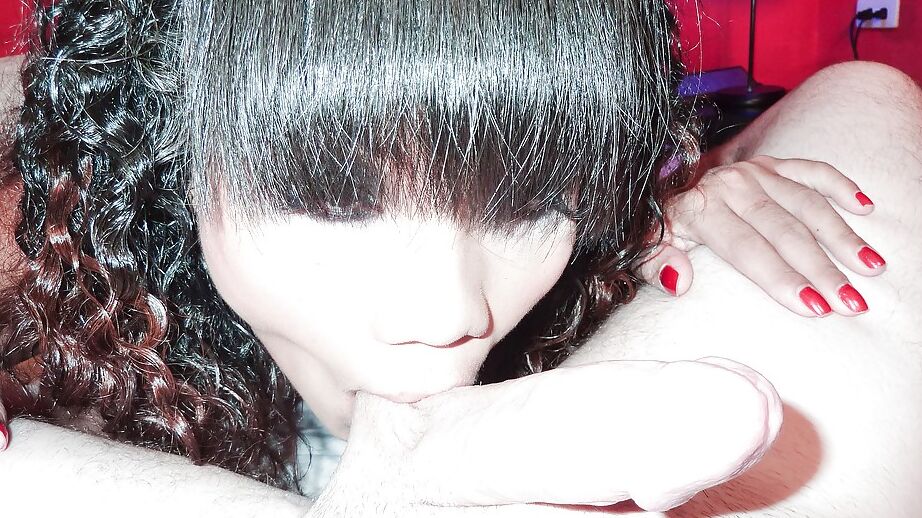 16P Joven asiática ladyboy Carrott follada a pelo y chupando una polla