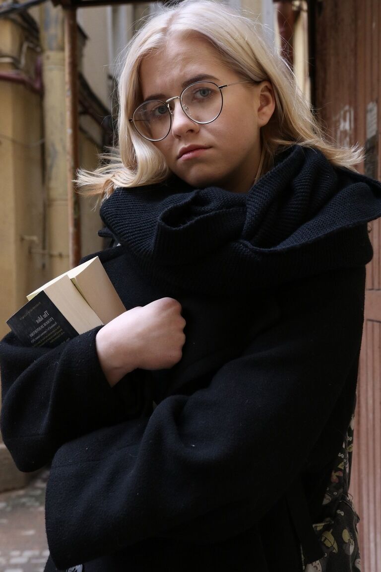 21P Russian nerd Clockwork Victoria loses her virginity and tastes fresh cum